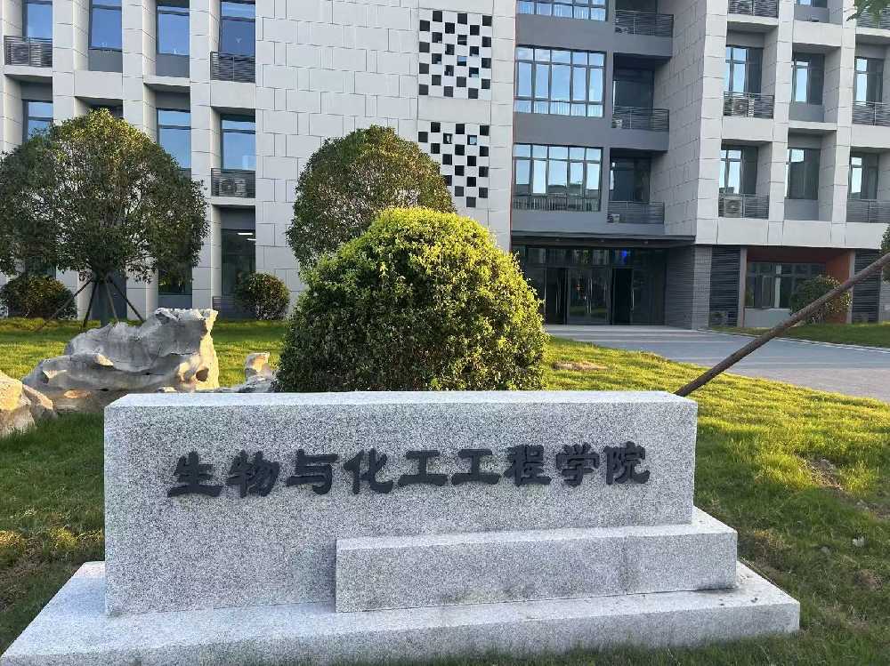 吴起县扬州职业大学体育场高杆灯项目